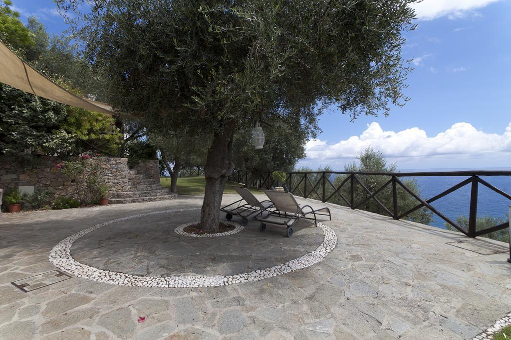 Villa Degli Ulivi B&B Finale Ligure Exteriör bild