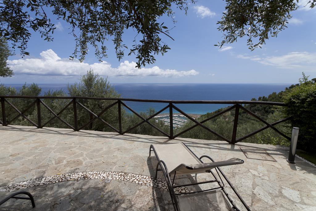 Villa Degli Ulivi B&B Finale Ligure Exteriör bild