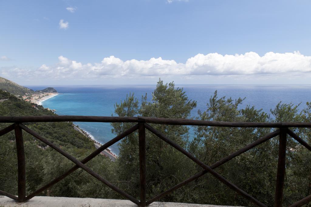 Villa Degli Ulivi B&B Finale Ligure Exteriör bild