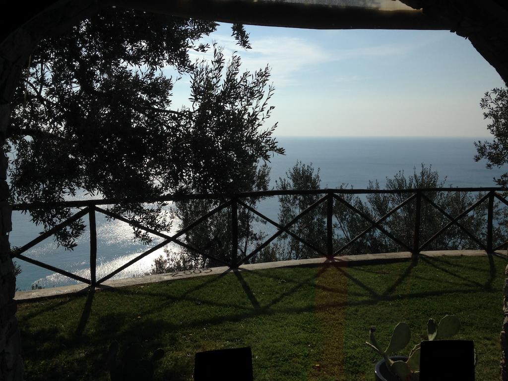 Villa Degli Ulivi B&B Finale Ligure Exteriör bild