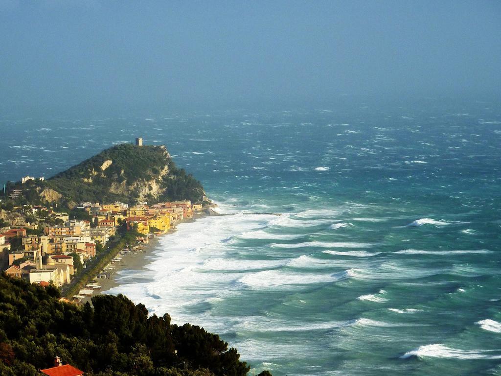 Villa Degli Ulivi B&B Finale Ligure Exteriör bild