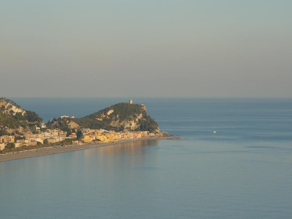 Villa Degli Ulivi B&B Finale Ligure Rum bild