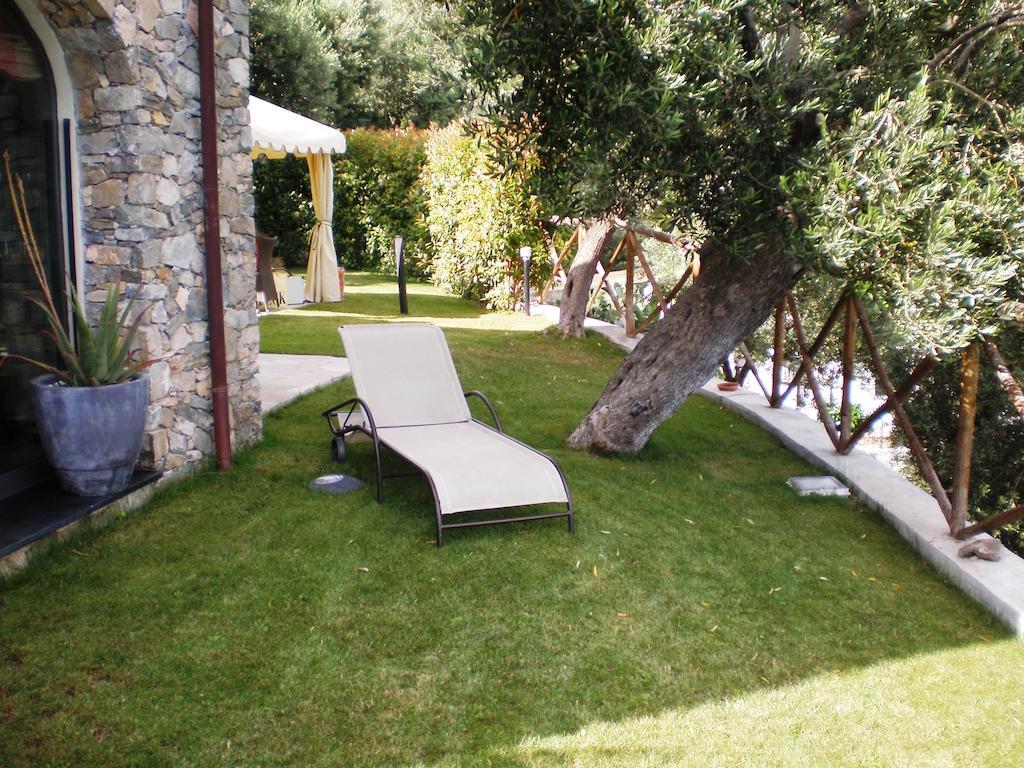 Villa Degli Ulivi B&B Finale Ligure Exteriör bild
