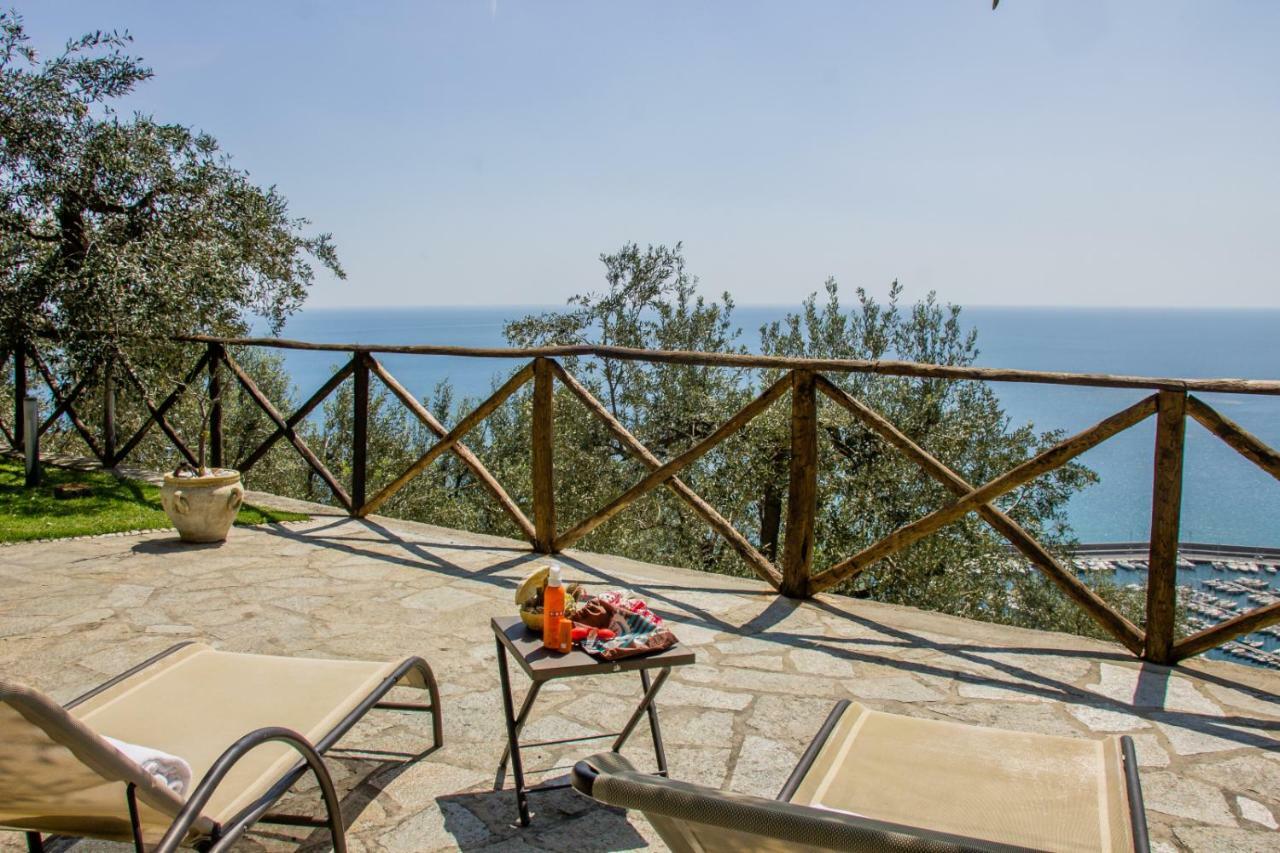Villa Degli Ulivi B&B Finale Ligure Exteriör bild