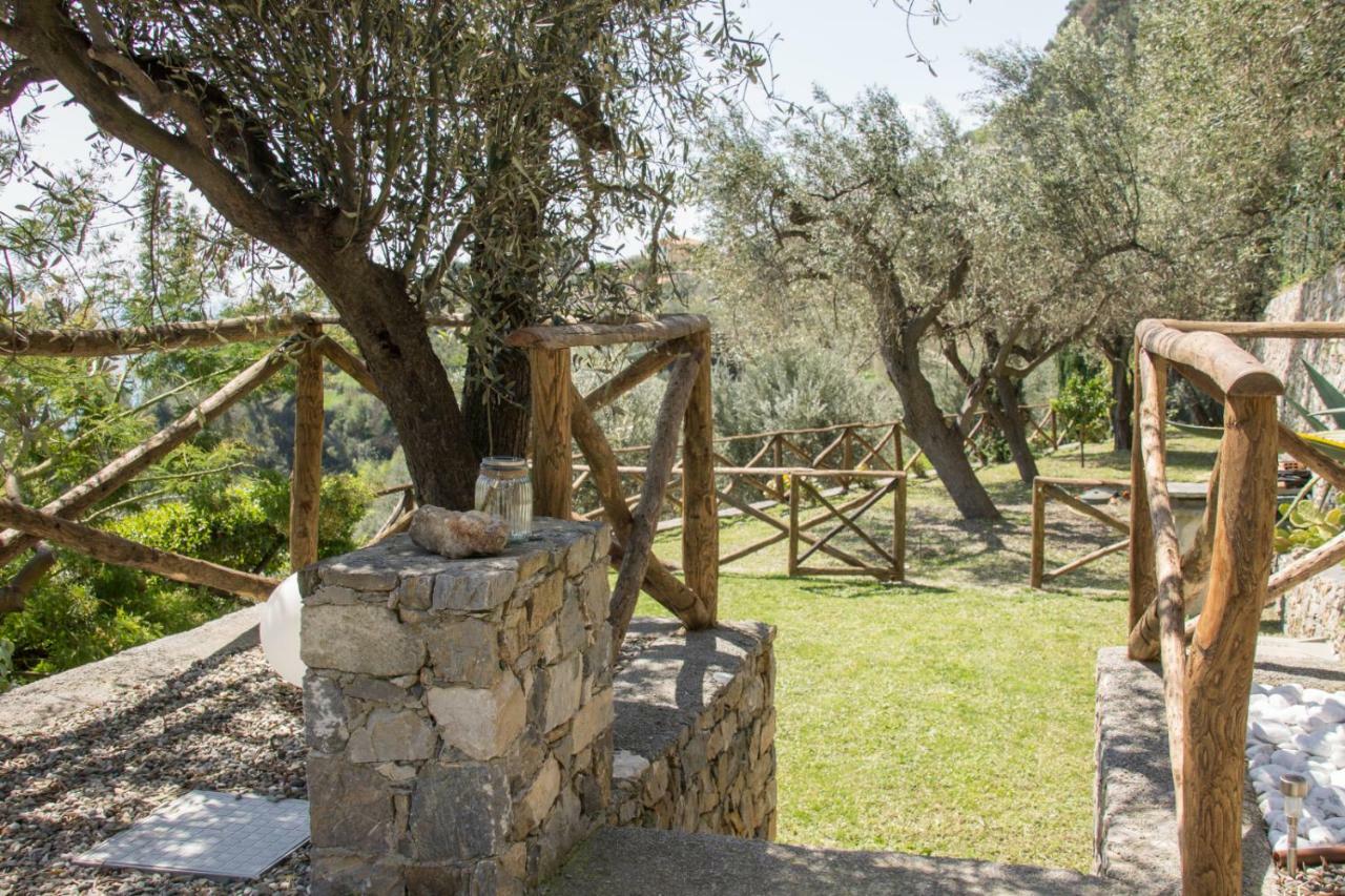 Villa Degli Ulivi B&B Finale Ligure Exteriör bild