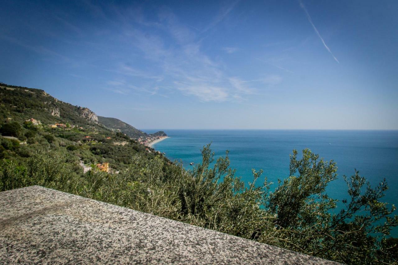 Villa Degli Ulivi B&B Finale Ligure Exteriör bild