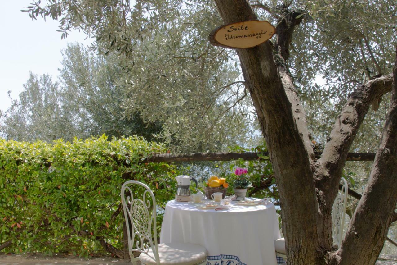 Villa Degli Ulivi B&B Finale Ligure Exteriör bild